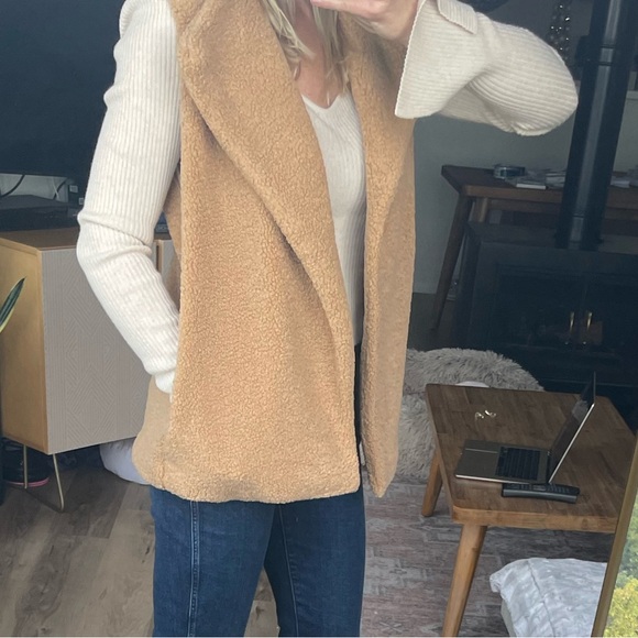 Chic camel vest.  Size small.  100% polyester. - Picture 3 of 7